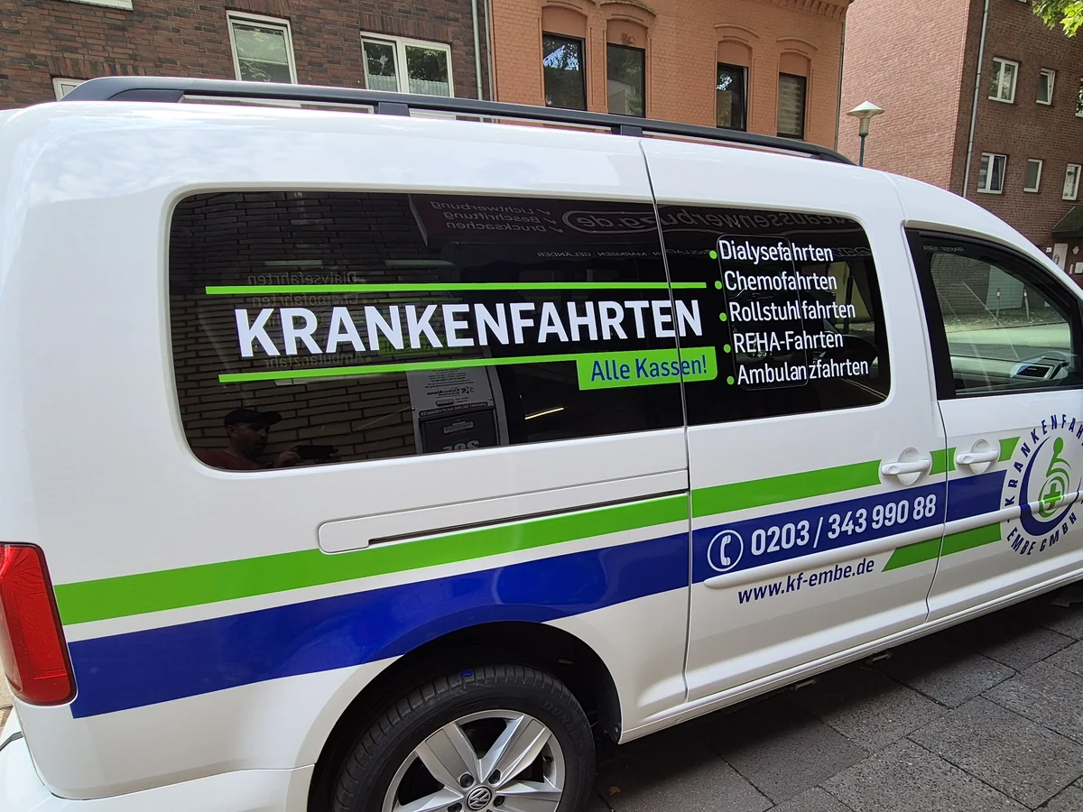 Fahrzeugbeschriftung eines Transporters für Krankenfahrten — Folienbeschriftung von Neue Außenwerbung
